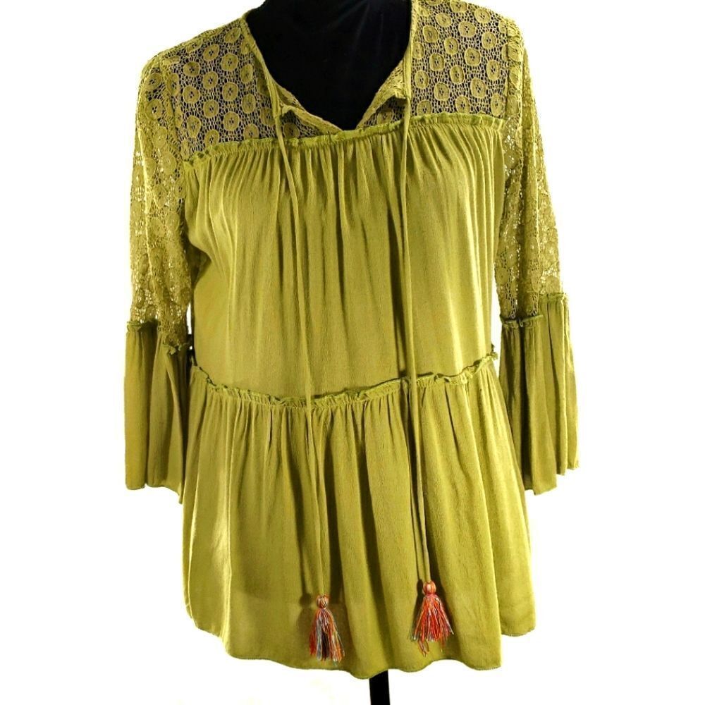 NWT Umgee USA Kiwi Boho Top Lace Crochet Shoulders Bell Sleeve Pullover Size S